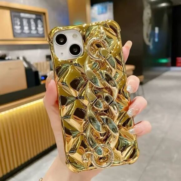 Luxurious Gold Chain Design iPhone 16 Pro Case - Picture 1 of 6